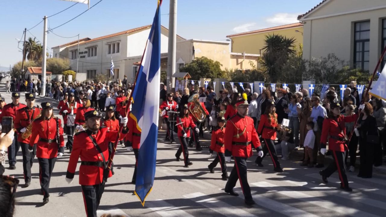 Με λαμπρότητα πραγματοποιήθηκε η μαθητική παρέλαση της 28ης Οκτωβρίου στο Δερβένι του Δήμου Ξυλοκάστρου-Ευρωστίνης