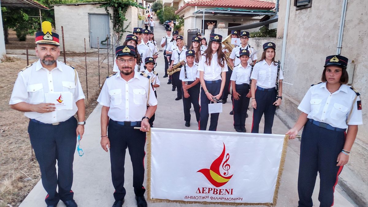 Με μεγαλοπρέπεια πραγματοποιήθηκε η λιτάνευση της Ιεράς εικόνας της Κοιμήσεως της Θεοτόκου στο Δερβένι