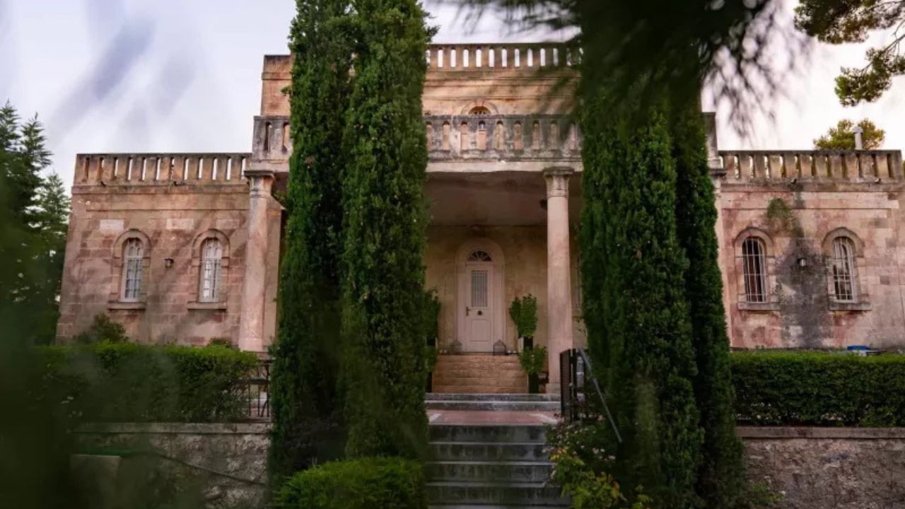 skai.gr - Επίσκεψη στη βίλα του Σικελιανού στο Ξυλόκαστρο