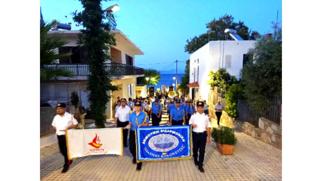 Κοινή εμφάνιση της Δημοτικής Φιλαρμονικής Δερβενίου και της Δημοτικής Φιλαρμονικής Αιγείρας "Ιωάννης Κοκονέτσης" στη λιτάνευση της ιεράς εικόνας του Αγίου Παντελεήμονος στην Αιγείρα