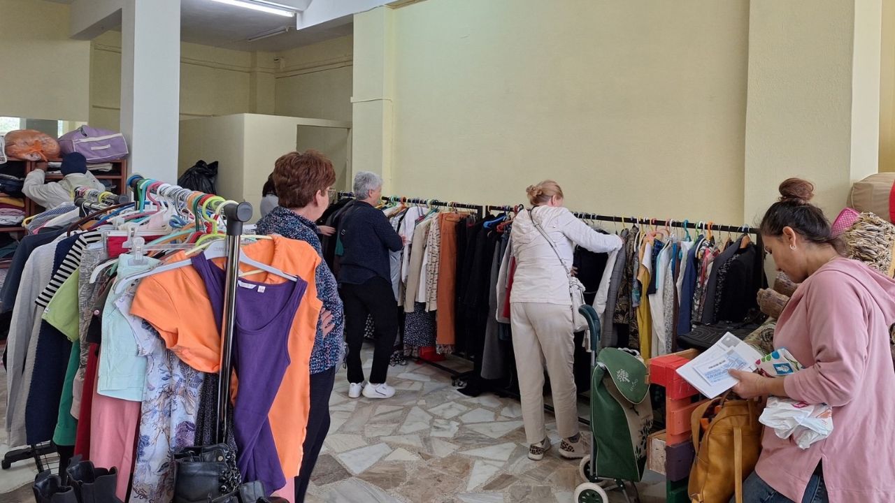 Ολοκληρώθηκε με επιτυχία η διανομή τροφίμων και ειδών ρουχισμού σε 155 δικαιούχους από τον Δήμο